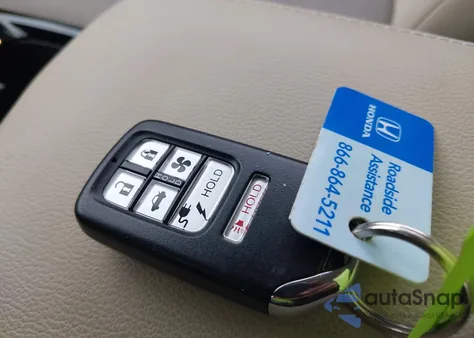 2018 Honda Clarity Plug-In Hybrid z USA, uszkodzony, nr VIN JHMZC5F17JC008817